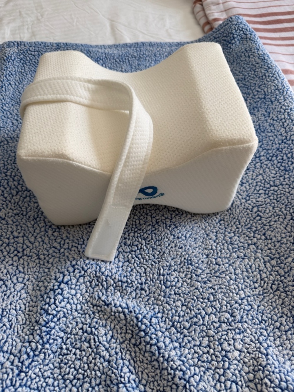 Memory Foam Knee Pillow with Strap - White